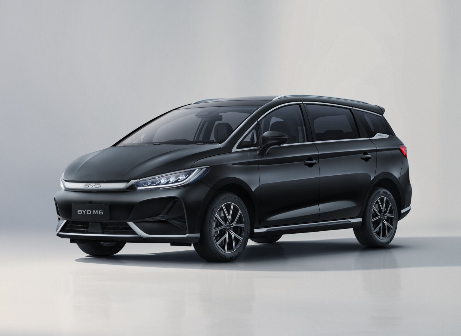 Cosmos Black · tampak depan tiga perempat